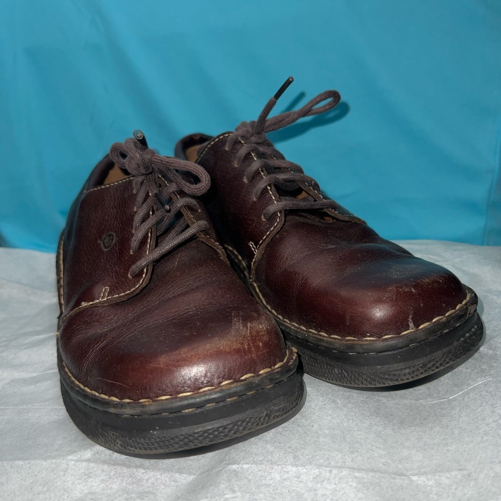 Born Women’s Brown Oxfords 6382 style, size 9